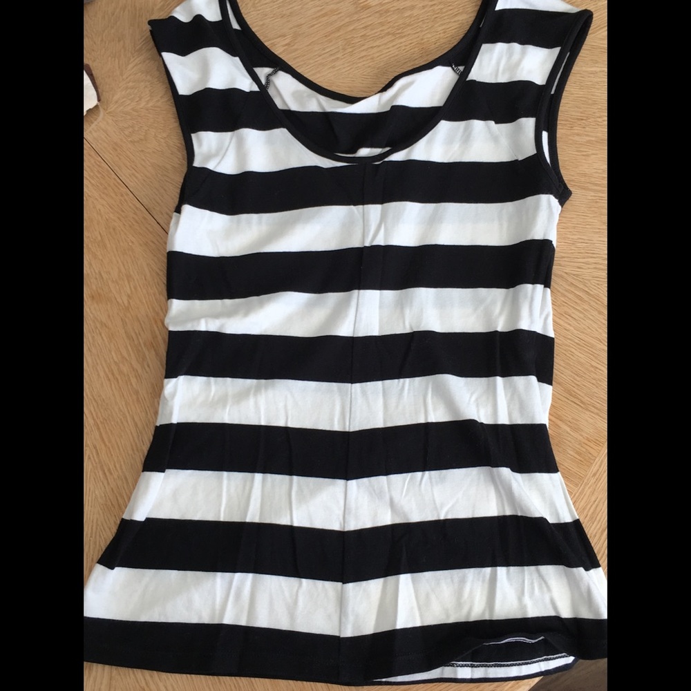 Express black and white top